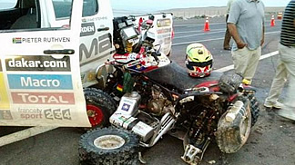 Insólito: piloto boliviano chocado por un vehículo de asistencia