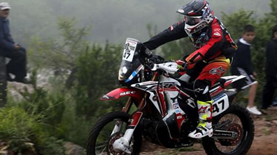 El argentino Kevin Benavides ganó en la segunda etapa de motos