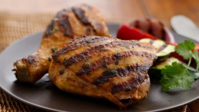 Recomiendan comer pollo para combatir la sarcopenia