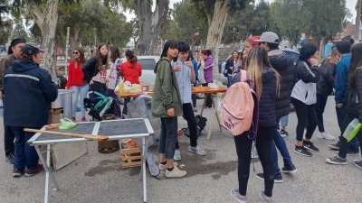 Olla popular y manifestación de alumnos en reclamo del TEG