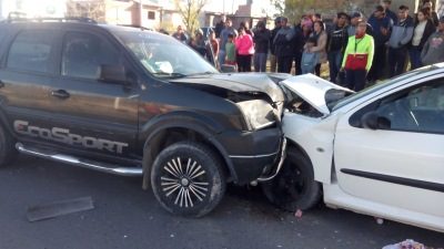 Cuatro heridos en un choque frontal