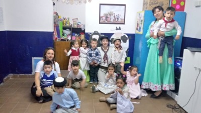 Los maternales de Trelew festejaron  el Día de la Tradición