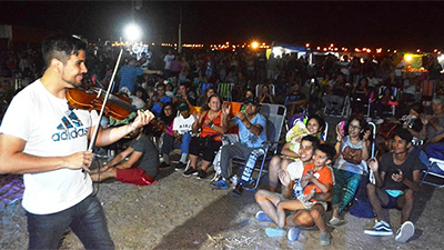 Centenares de personas se dieron cita en la segunda edición de la Fiesta del Río