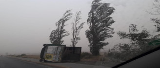 Vendaval provocó serios daños en Madryn y localidades aledañas
