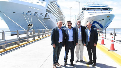Fotos de la recorrida de funcionarios por el Muelle Luis Piedra Buena y el crucero Celebrity Eclipse