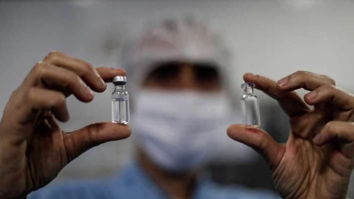 Argentina no traerá vacunas rusas hasta que aprueben su aplicación en mayores de 60