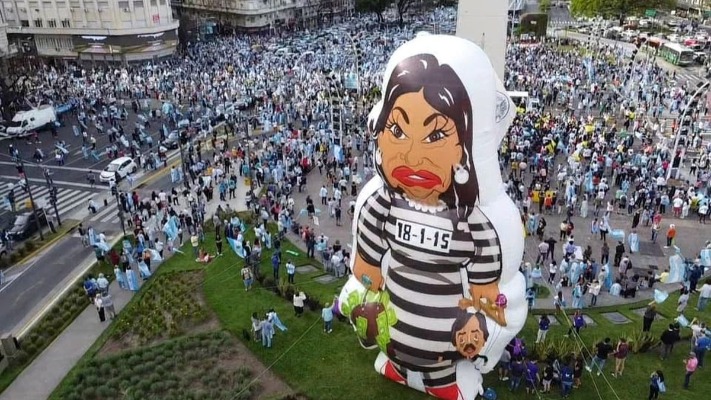 Un banderazo en todo el país con Cristina Kirchner como “Presidenta”