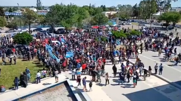 Movimientos antimineros volvieron a manifestarse frente a la Legislatura de Chubut