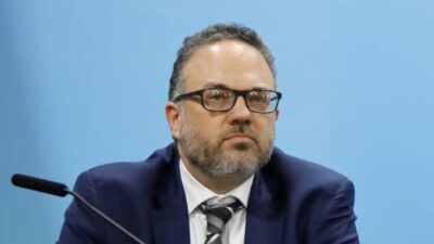 Kulfas pidió ser cuidadosos en propuestas para reducir jornada laboral