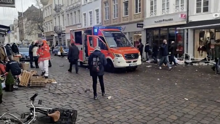 Alemania: Un auto atropelló a 17 personas en una zona peatonal y dos murieron