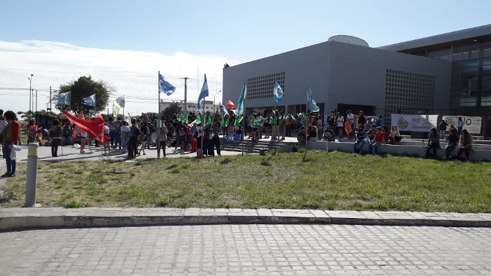 Debate minero: Manifestantes piden la aprobación de la Iniciativa Popular