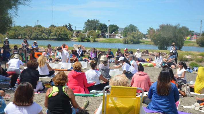 Meditando en la Laguna Chiquichano recibieron el solsticio de verano