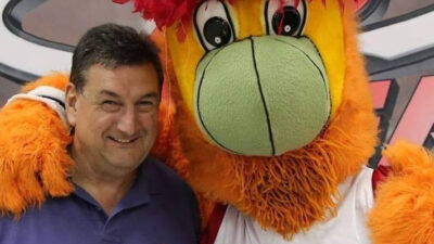 Etiquetas: Basquet, chubut, Despedida, Entrenador, Fallecimiento, Nito Veira