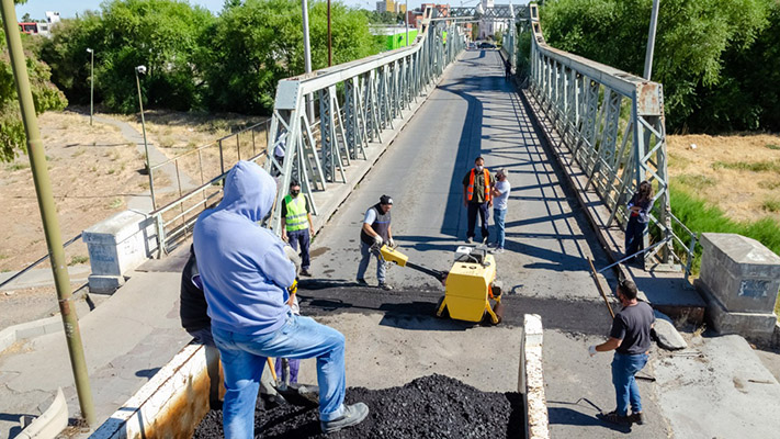 Restauraron pavimento y reabren el tránsito en el histórico puente de Rawson