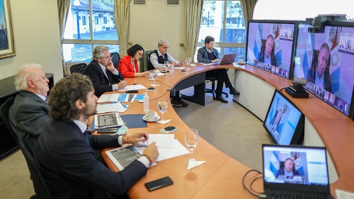 Fernández y los gobernadores se reúnen para analizar nuevas restricciones en el país