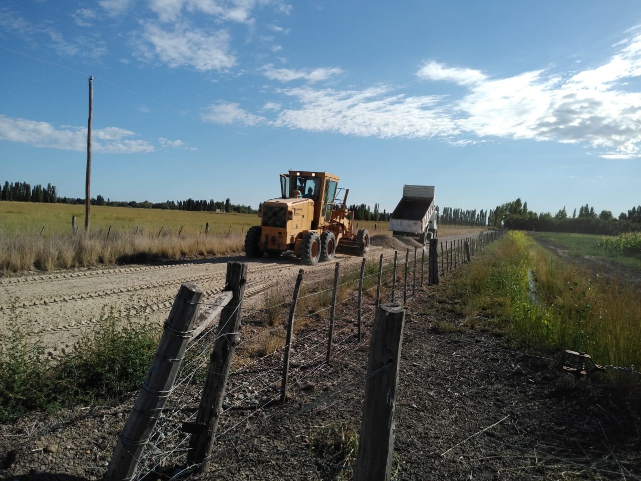 Reparan camino de las chacras en el VIRCh