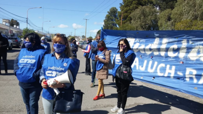 Judiciales de Chubut realizan paro total con movilización en toda la provincia