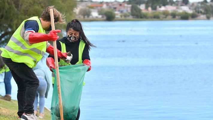 Trelew: Trabajan en el mantenimiento del cuerpo de agua de la Reserva Natural