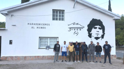 Centro Comunitario, dique ameghino, Eterno, futbol, Maradona, mural, ONG, Peña