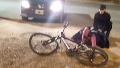 Una ciclista herida tras chocar contra una camioneta