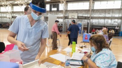 Prevén para la semana próxima tener vacunadas a 10 mil personas en Comodoro