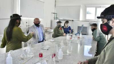 Madryn: La Escuela de Pesca recibió insumos de laboratorio