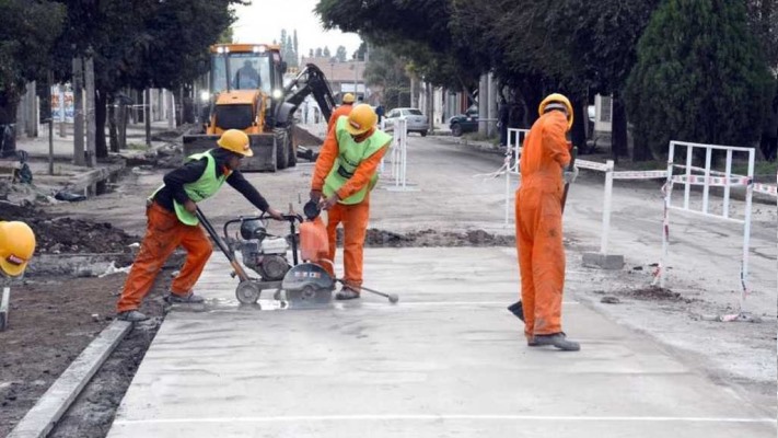 Acuerdan una suba del 35% del salario mínimo en 7 cuotas