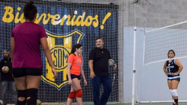 Vóley, fútbol femenino y ciclismo en preparación