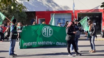Paro y movilización de auxiliares de la Educación de ATE en Madryn