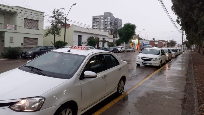 El taxi en Madryn aumentará a 90 pesos la bajada de bandera