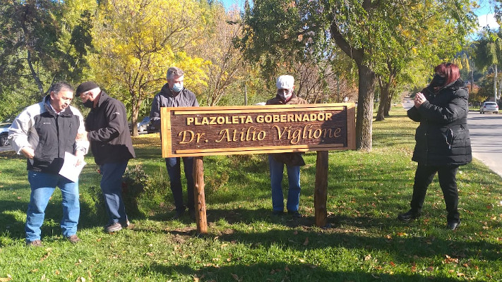 Esquel: Homenajearon a Atilio Viglione en la plazoleta que lleva su nombre