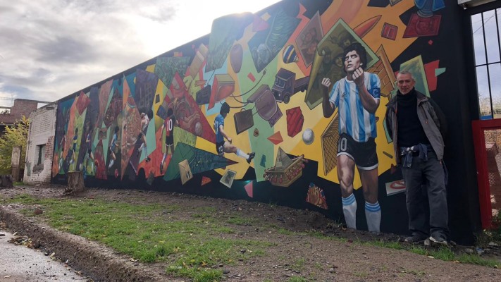 Emplazan mural Maradoneano en la sede de Gaiman FC