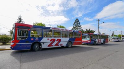 Etiquetas: COLECTIVOS TRELEW, PARO DE TRANSPORTE, TRANSPORTE EL 22