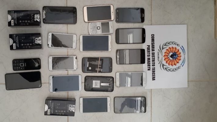 Madryn: secuestraron 20 teléfonos de un local de celulares