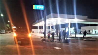 Madryn: salía de la estación de servicio, chocó a una moto y escapó