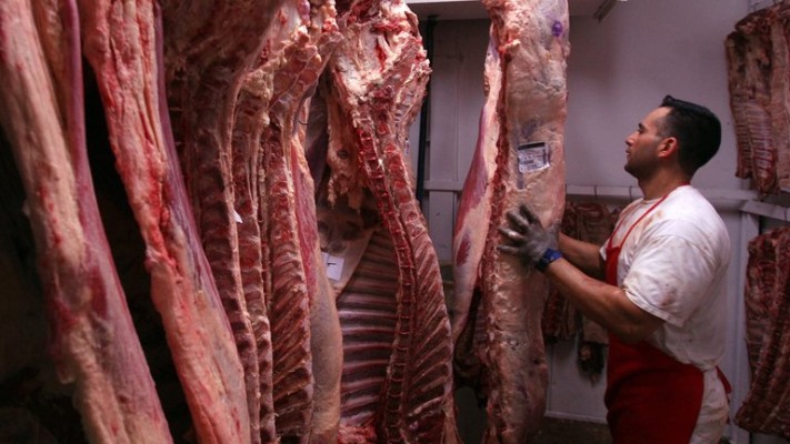 El Gobierno suspendió las exportaciones de carne por 30 días