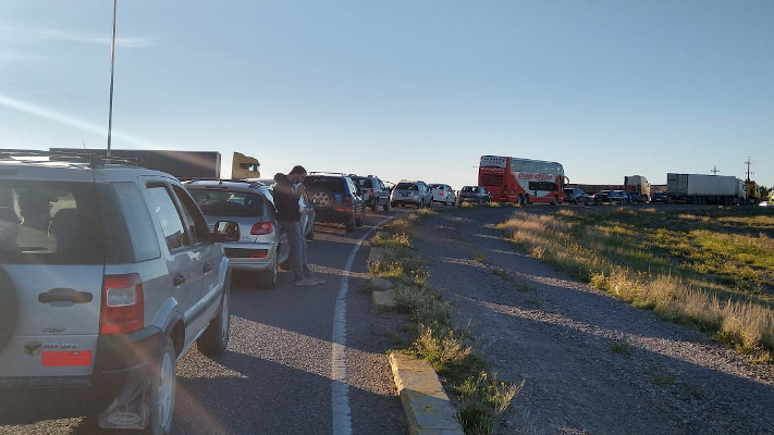 Corte en Ruta 3: Camioneros varados reclaman que se libere el paso