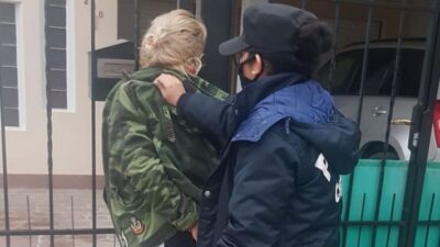 Detienen a una mujer que robo lencería y shampoo de un supermercado