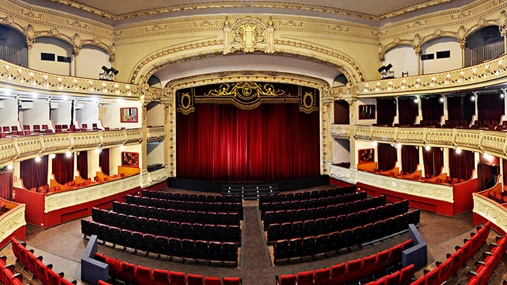 El Teatro Cervantes abrió una convocatoria nacional para producir obras del todo el país