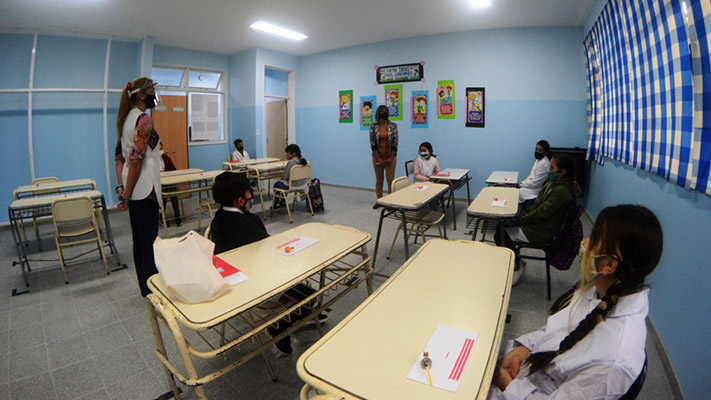 El lunes más niños vuelven a las aulas en Chubut