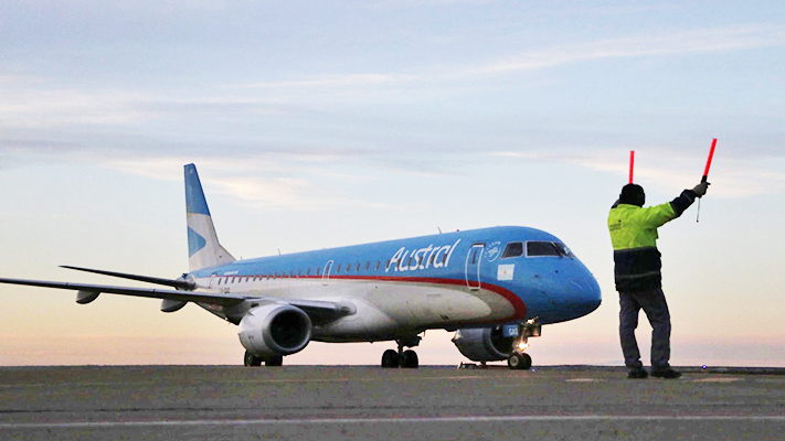 Con ocupación total de pasajeros llegó el primer vuelo de Aerolíneas a Madryn