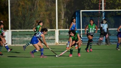 Tras meses de inactividad, el hockey vuelve a jugarse en el valle