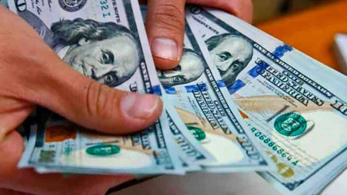 El dólar blue llegó a $182 el precio récord de 2021