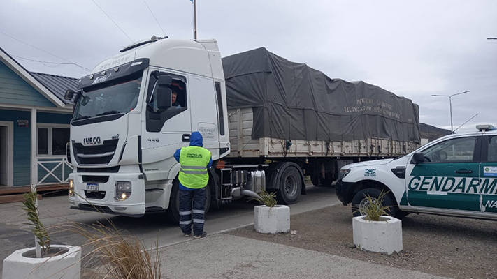 La CNRT retuvo catorce 14 camiones en rutas de Chubut