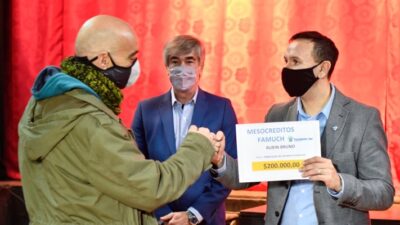 Etiquetas: acto de entrega, Adrián Maderna, FAMUCH, microcréditos, TRELEW