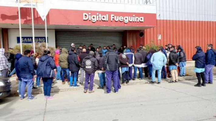 Tierra del Fuego: Peligran más de 400 empleos por el cierre de Garbarino