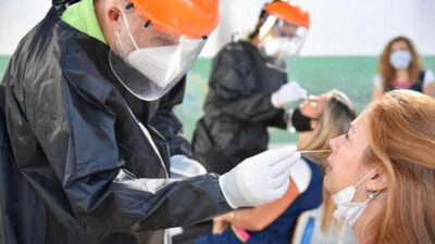 Murieron 161 personas y hubo 6.994 nuevos contagios en el país