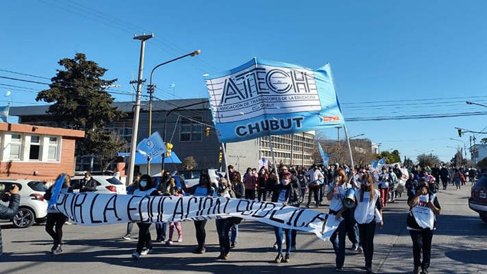 Docentes de Puerto Madryn piden ir al paro por 72 horas