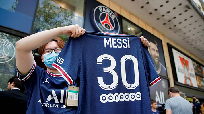 El club parisino desmintió la venta de más de un millón de camisetas de “Leo”