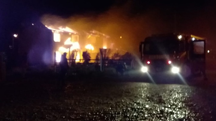 Voraz incendio destruyó dos viviendas en Playa Unión